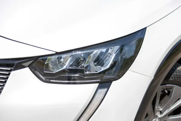 Peugeot e-208 50 kWh Allure Pack 16