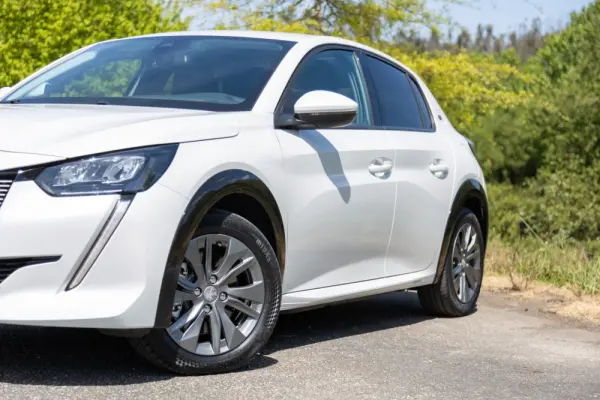 Peugeot e-208 50 kWh Allure Pack 23