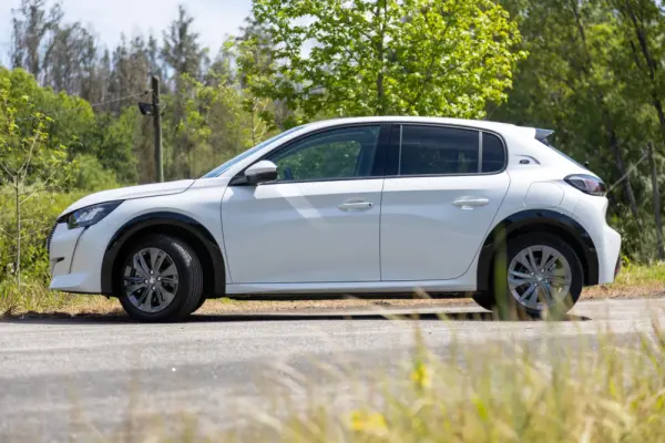 Peugeot e-208 50 kWh Allure Pack 26