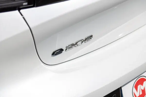 Peugeot e-208 50 kWh Allure Pack 38
