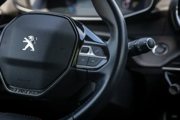 Peugeot e-208 50 kWh Allure Pack 58