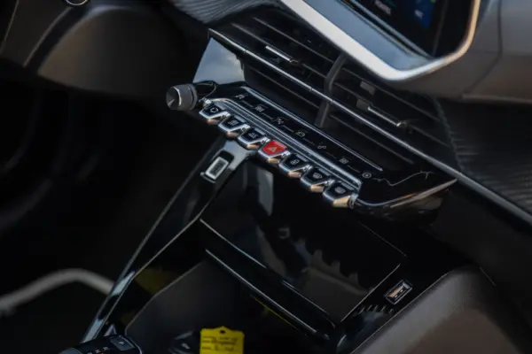 Peugeot e-208 50 kWh Allure Pack 69