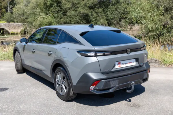 Peugeot 408 1.6 Hybrid Allure Pack e-EAT8 24