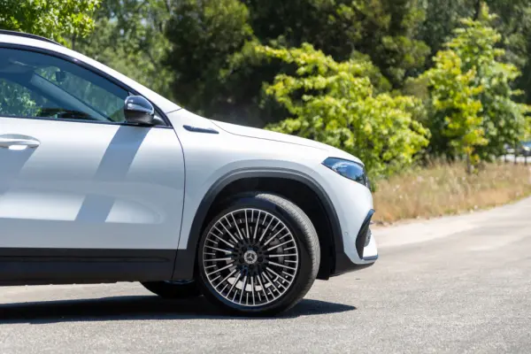 Mercedes-Benz EQA 250 AMG Line 9