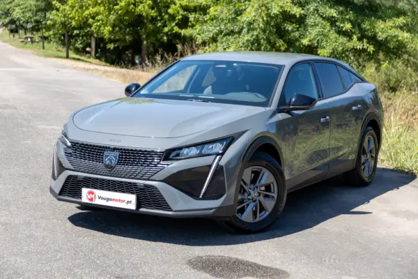 Peugeot 408 1.6 Hybrid Allure Pack e-EAT8 1