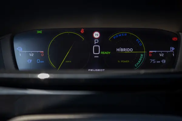 Peugeot 408 1.6 Hybrid Allure Pack e-EAT8 63