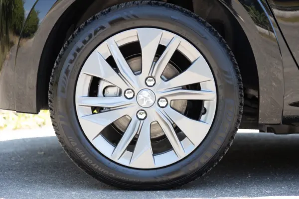 Peugeot e-208 50 kWh Allure 12