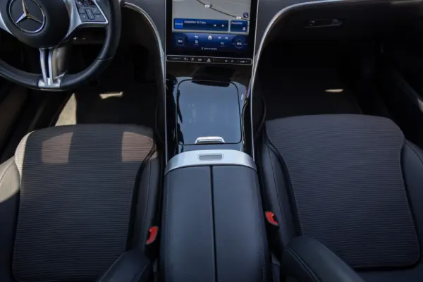 Mercedes-Benz C 300 e T 9G-TRONIC Avantgarde 52
