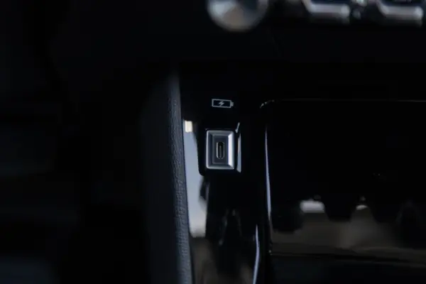 Peugeot e-208 50 kWh Allure 85