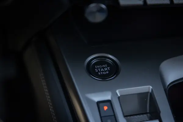 Peugeot 408 1.6 Hybrid Allure Pack e-EAT8 69