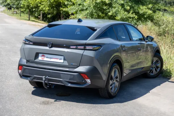 Peugeot 408 1.6 Hybrid Allure Pack e-EAT8 22