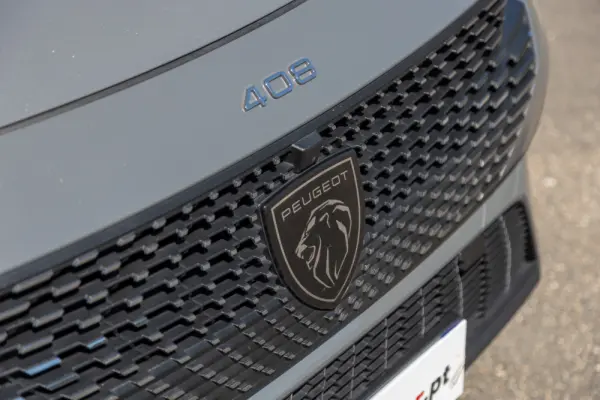 Peugeot 408 1.6 Hybrid Allure Pack e-EAT8 17