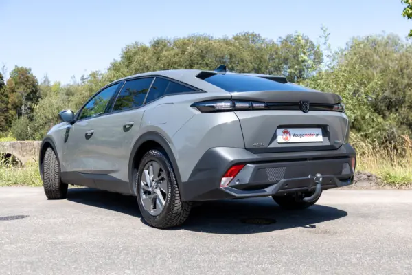 Peugeot 408 1.6 Hybrid Allure Pack e-EAT8 25