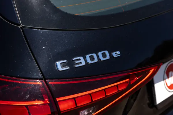 Mercedes-Benz C 300 e T 9G-TRONIC Avantgarde 37