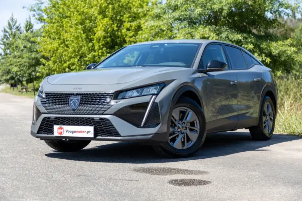 Peugeot 408 1.6 Hybrid Allure Pack e-EAT8 4