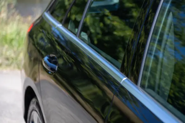 Mercedes-Benz C 300 e T 9G-TRONIC Avantgarde 8