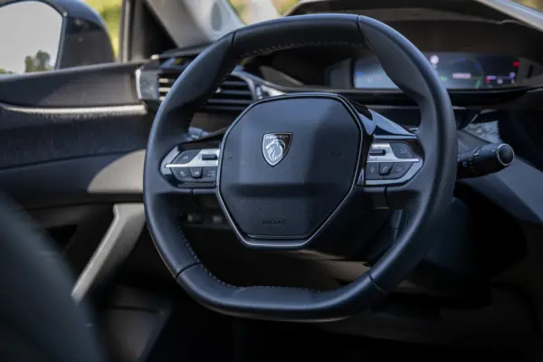 Peugeot 408 1.6 Hybrid Allure Pack e-EAT8 51