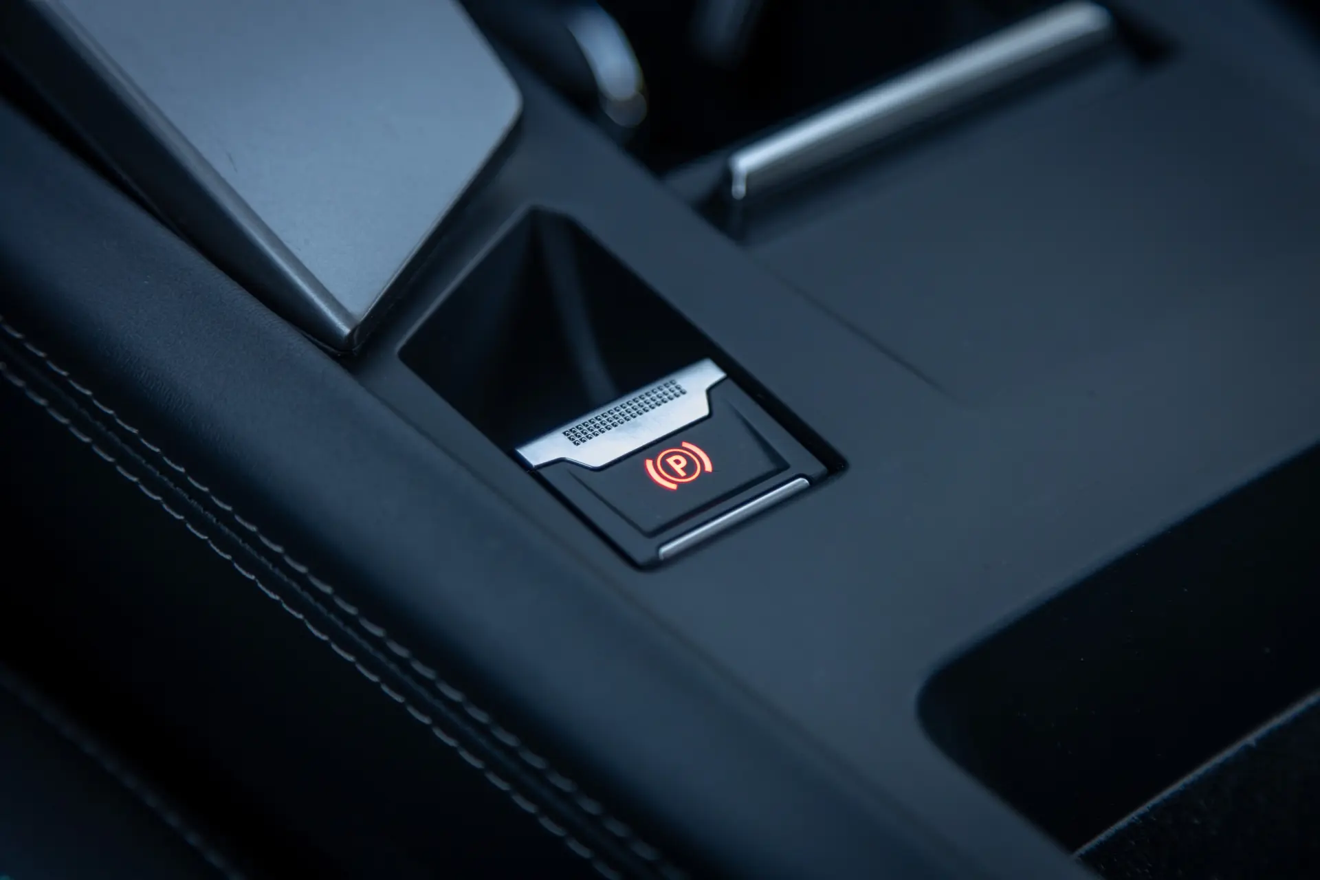 Peugeot 408 1.6 Hybrid Allure Pack e-EAT8 71