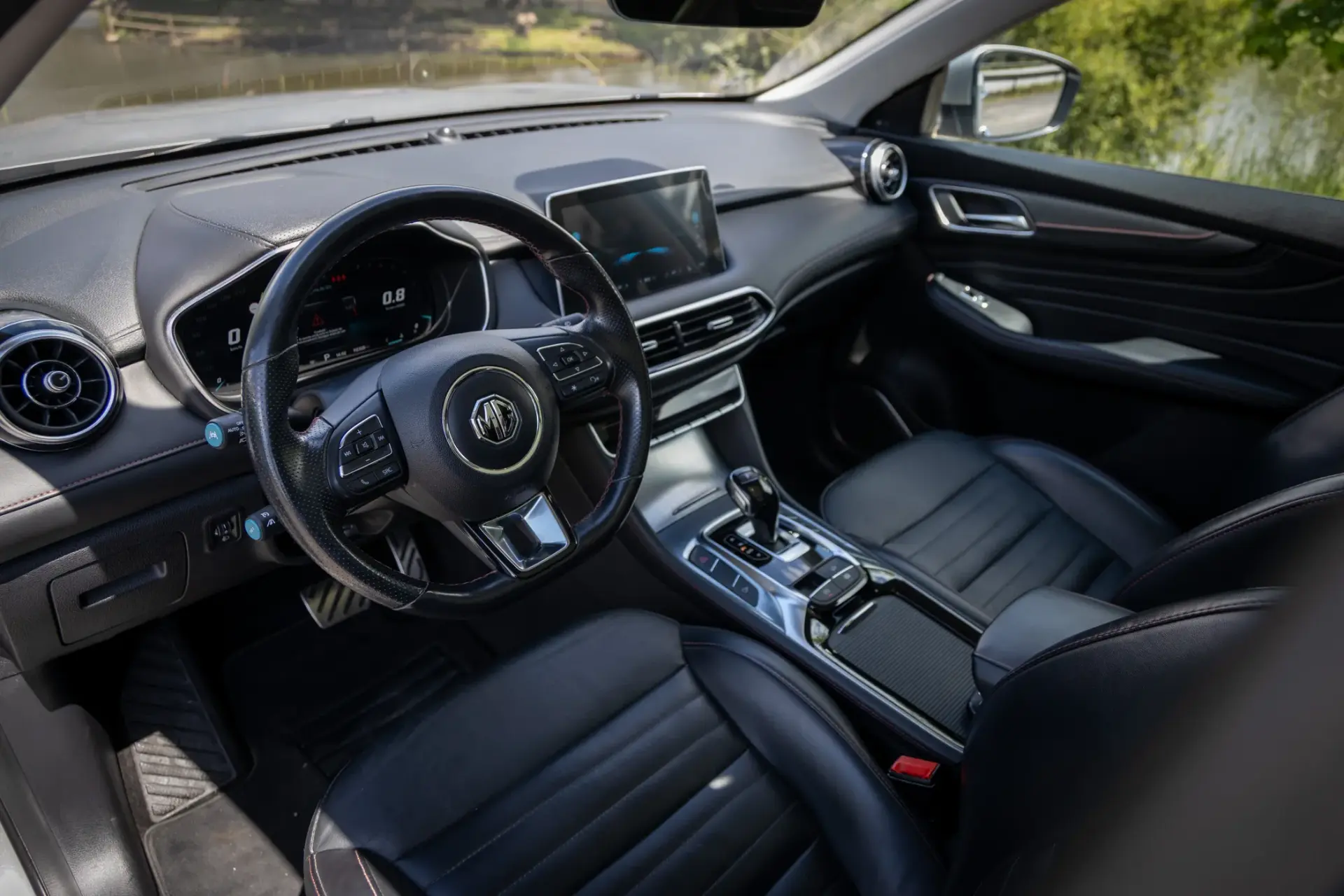 MG HS 1.5 T Luxury AT 8
