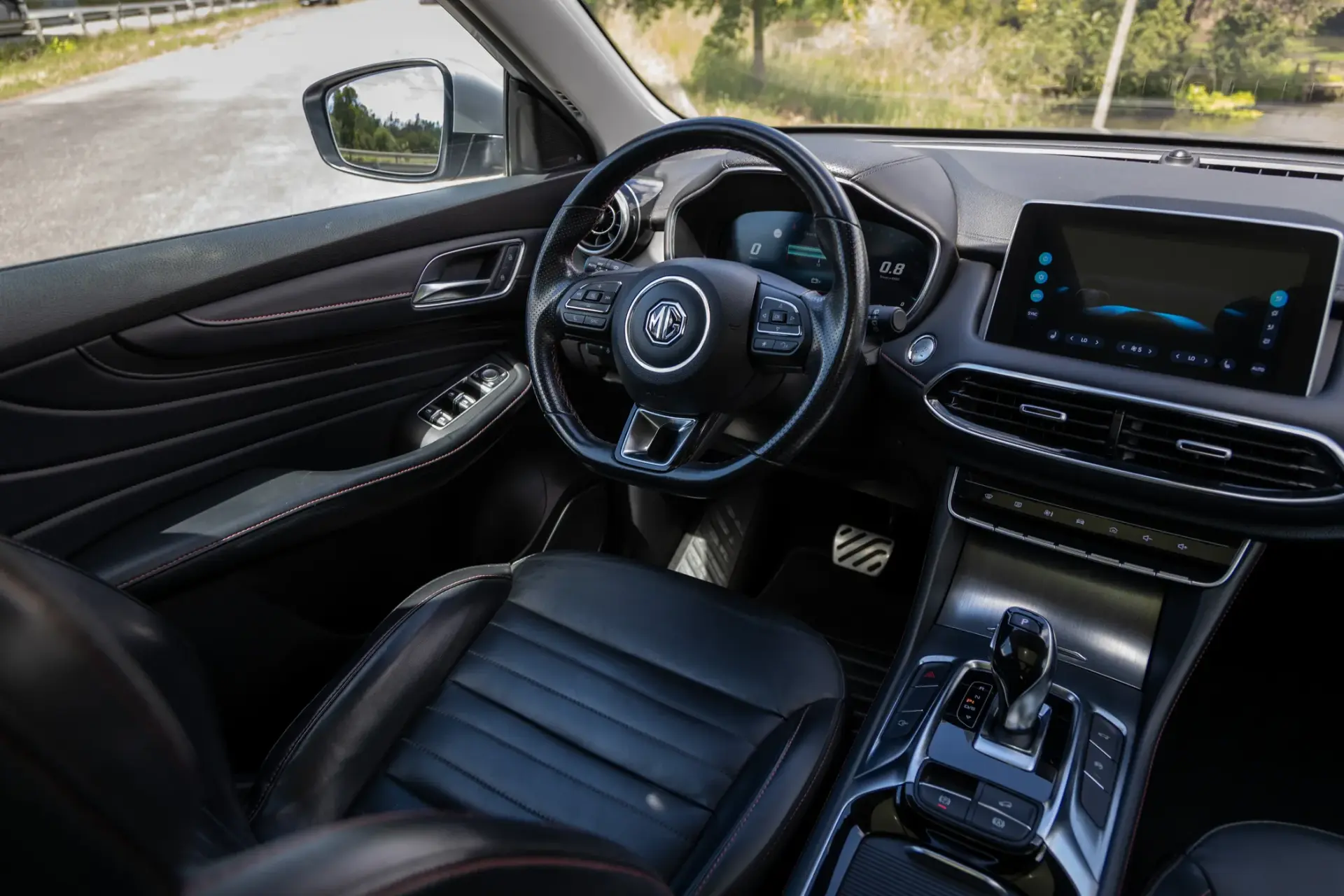 MG HS 1.5 T Luxury AT 38