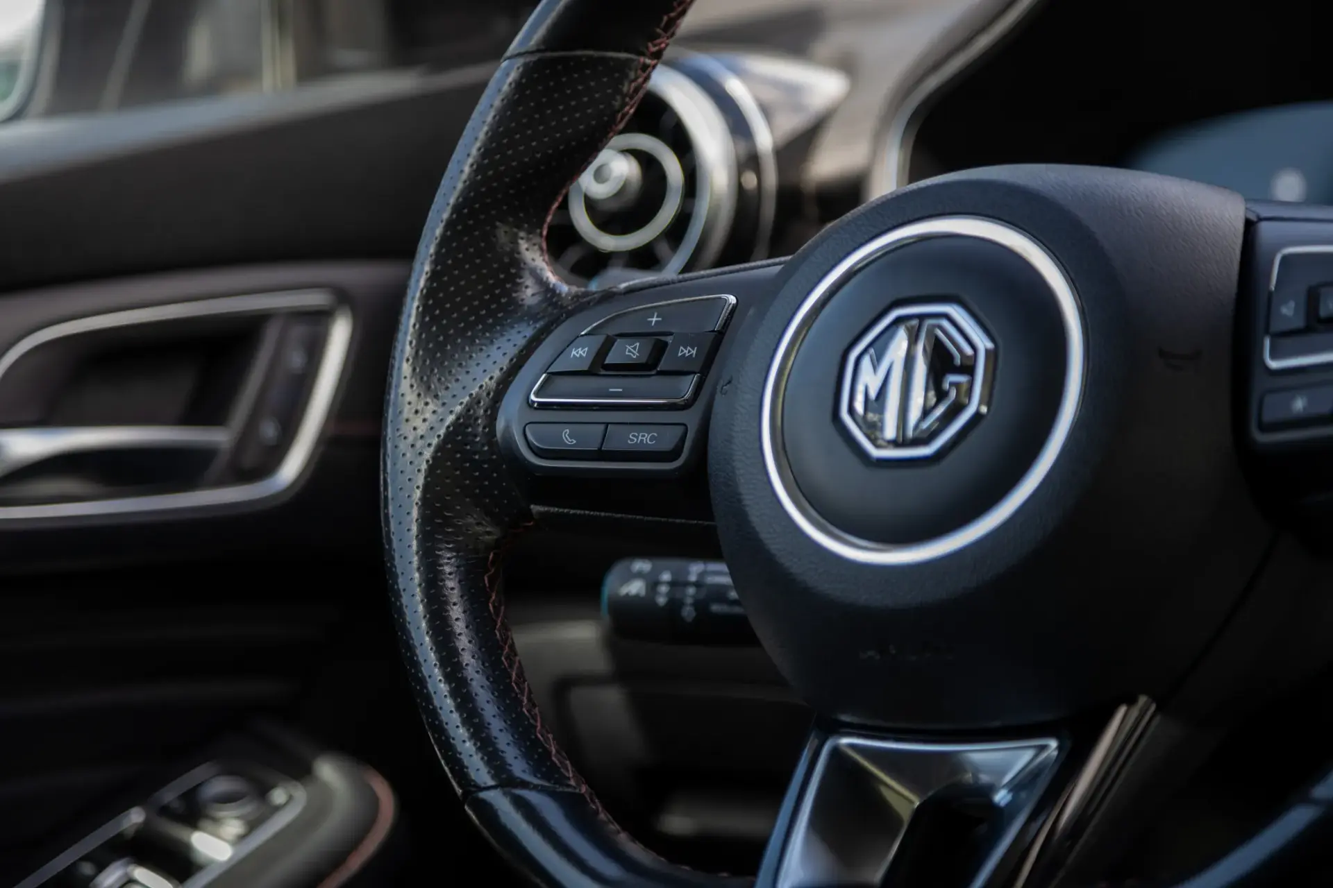 MG HS 1.5 T Luxury AT 62