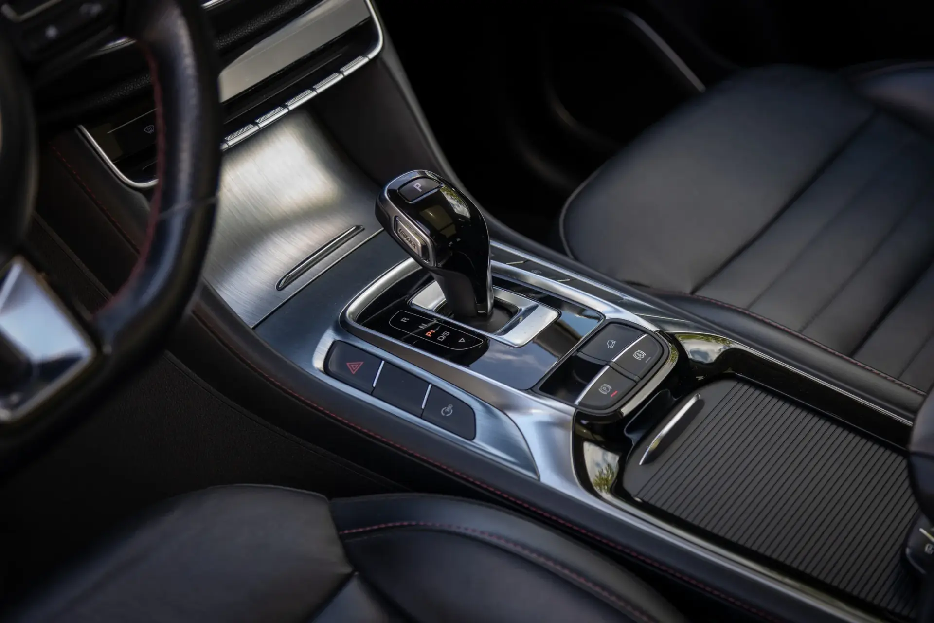 MG HS 1.5 T Luxury AT 61