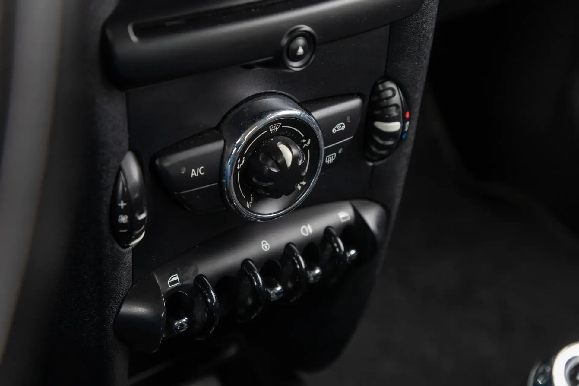 MINI 3 Portas One D 38