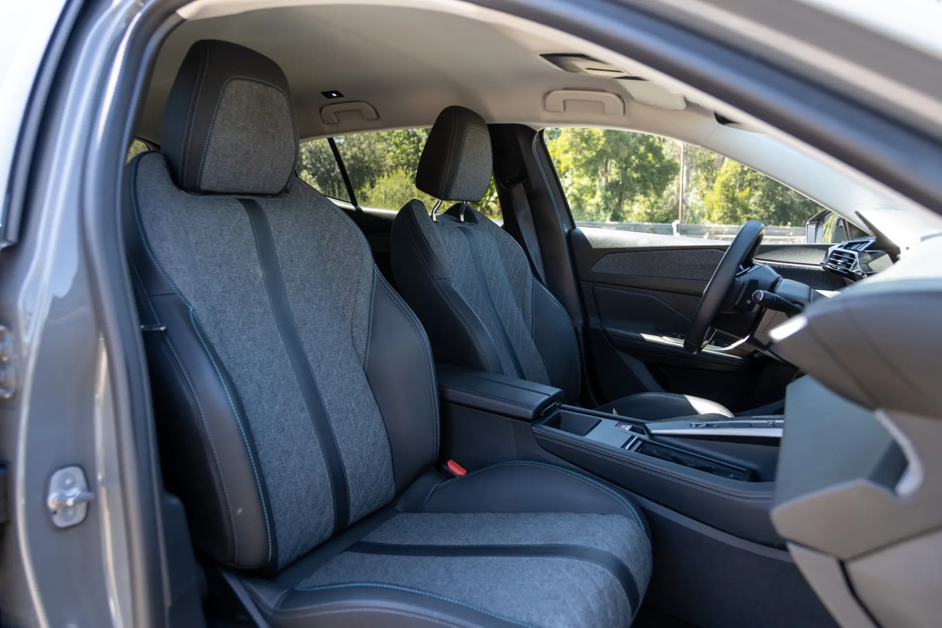 Peugeot 408 1.6 Hybrid Allure Pack e-EAT8 50