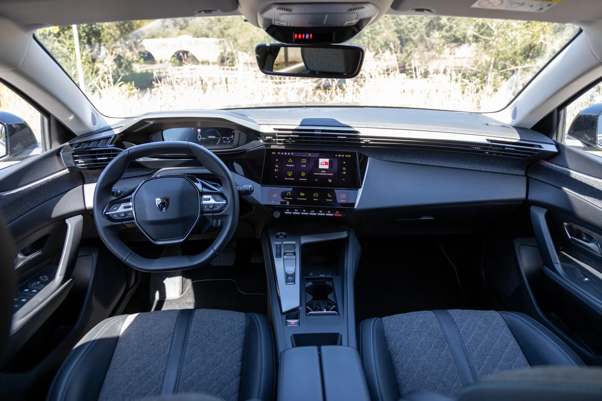 Peugeot 408 1.6 Hybrid Allure Pack e-EAT8 54