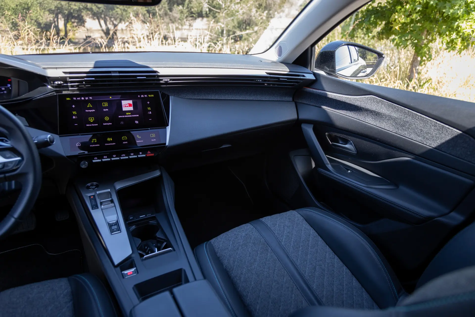 Peugeot 408 1.6 Hybrid Allure Pack e-EAT8 53