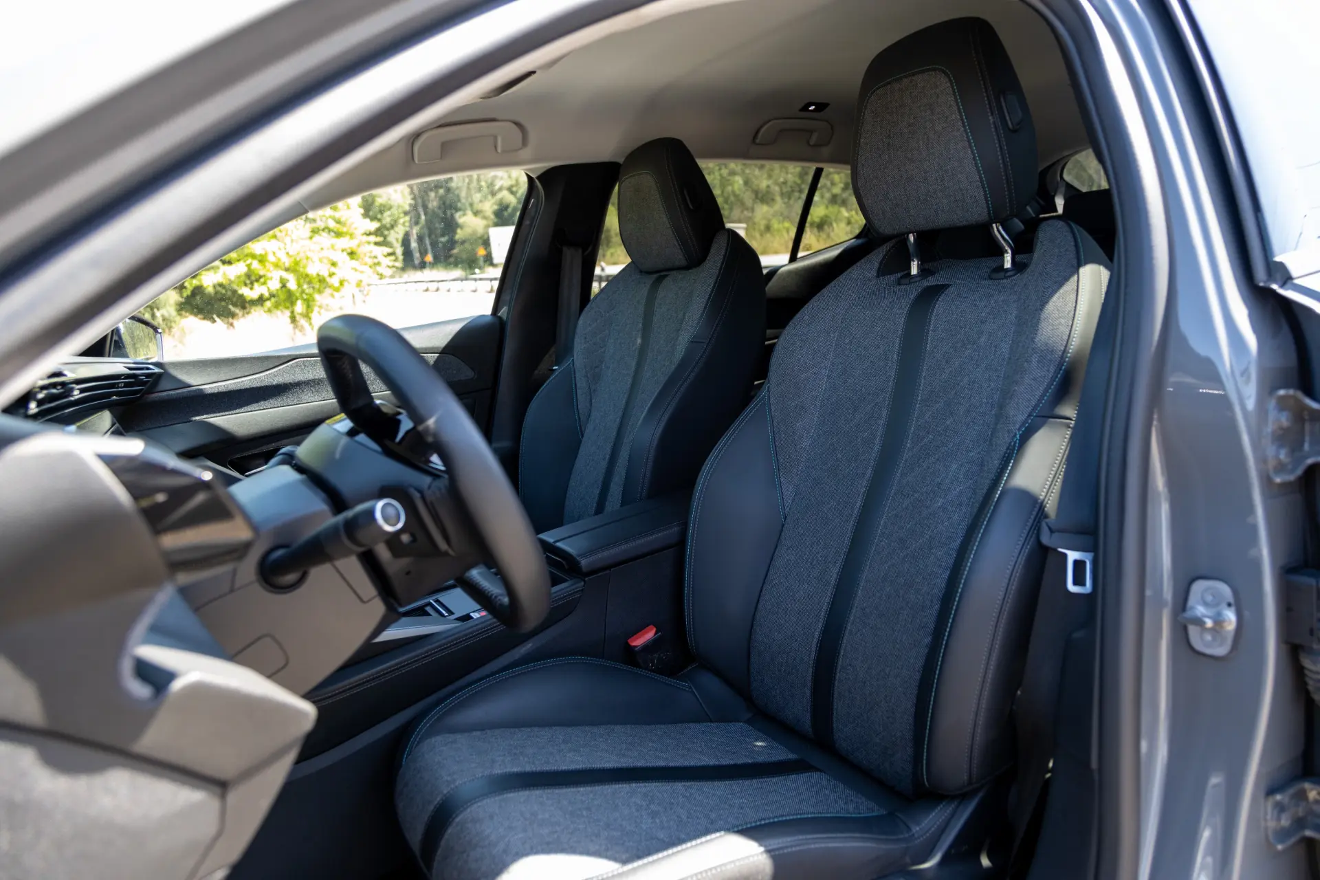 Peugeot 408 1.6 Hybrid Allure Pack e-EAT8 42