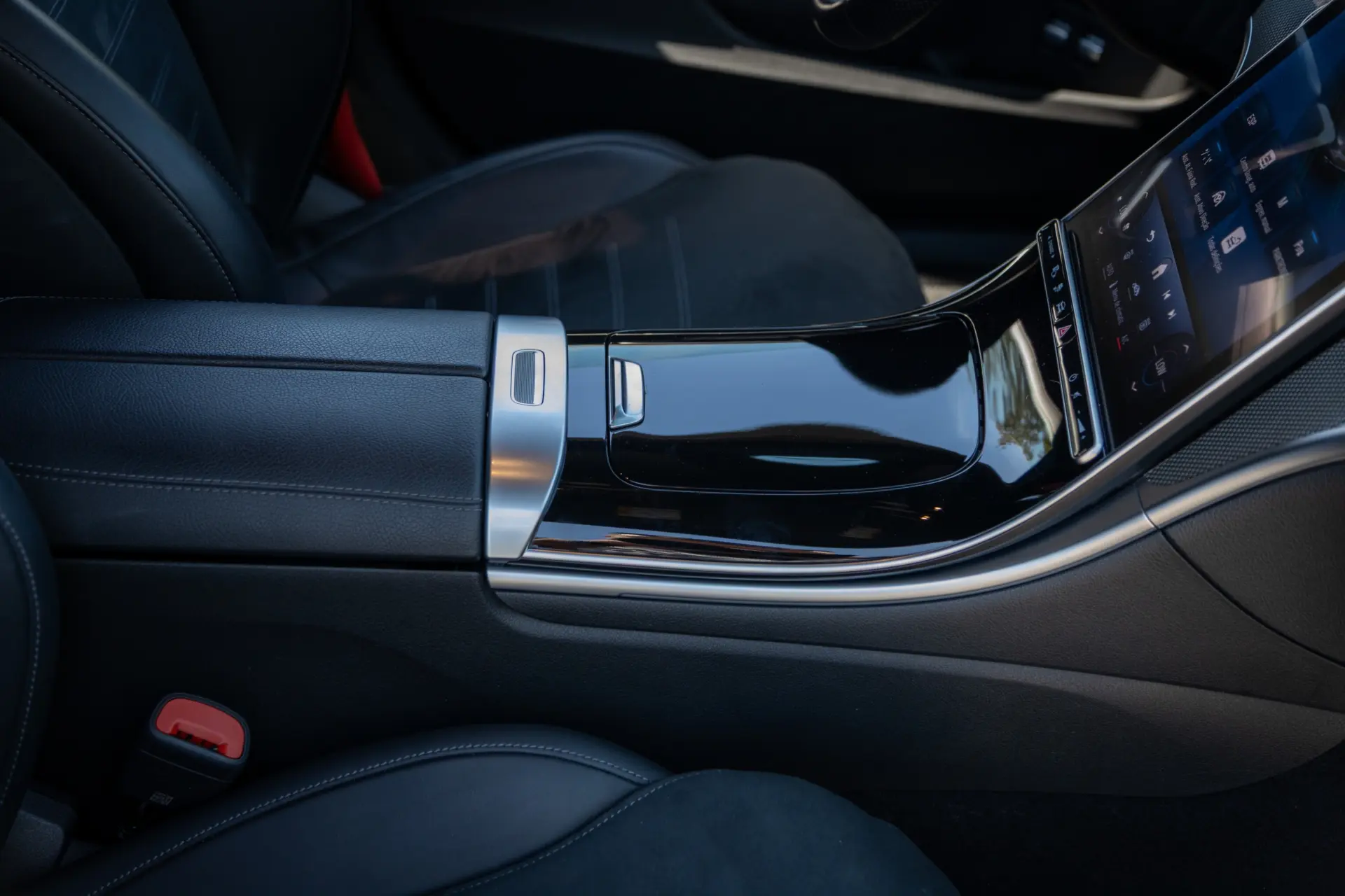Mercedes-Benz C 300 e T 9G-TRONIC AMG Line 52