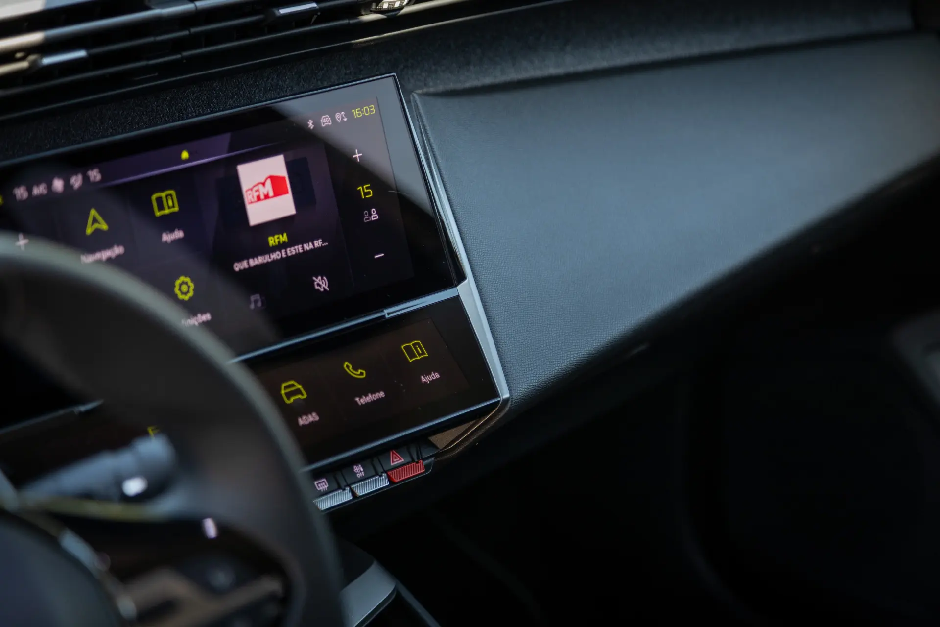 Peugeot 408 1.6 Hybrid Allure Pack e-EAT8 43