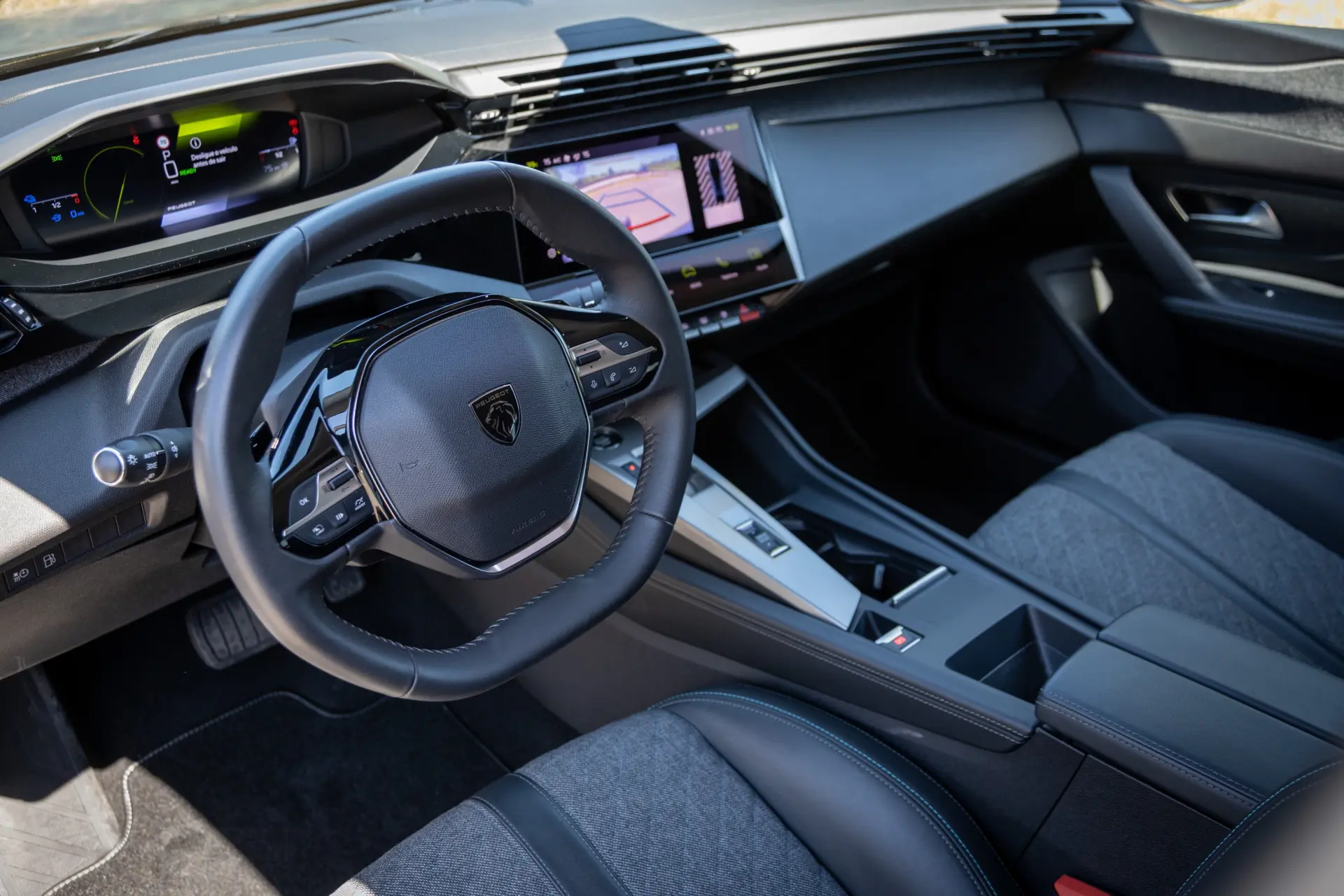 Peugeot 408 1.6 Hybrid Allure Pack e-EAT8 37