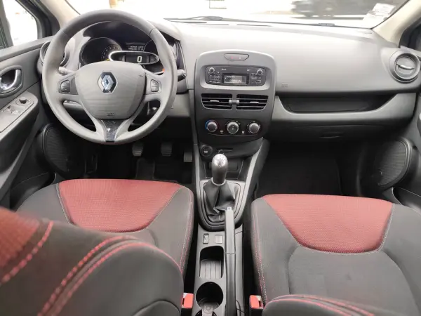 Renault Clio 1.2 16V Confort 130g 11