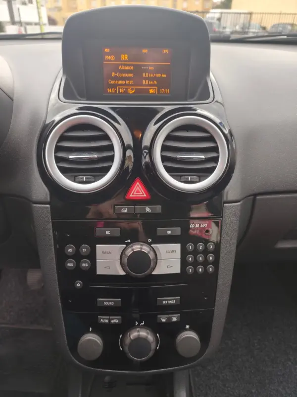 Opel Corsa 1.2 Cosmo 12