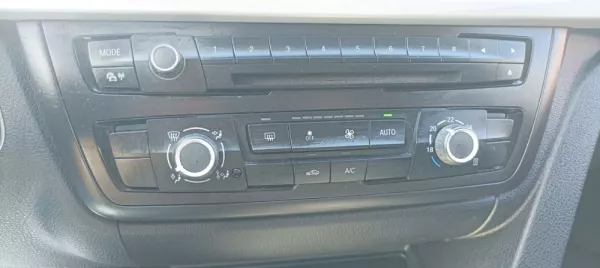 BMW 318 d Auto Line Sport (2012-2015) 19