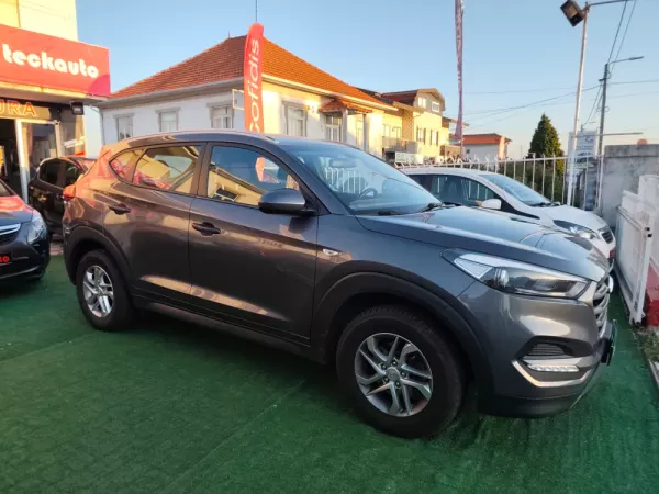 Hyundai Tucson 1.7 CRDi Creative (2015-2016) 11