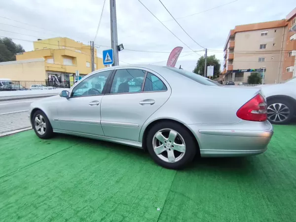 Mercedes-Benz E 220 CDi Avantgard 6