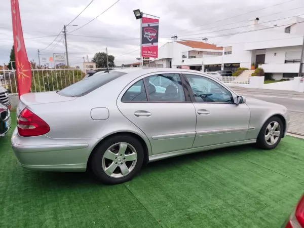 Mercedes-Benz E 220 CDi Avantgard 10