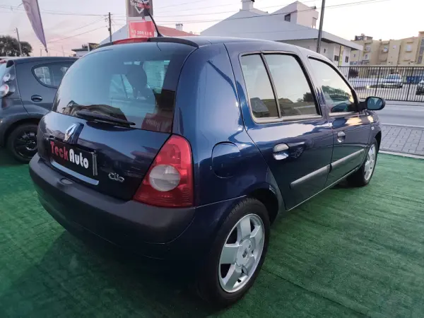 Renault Clio 1.2 16V Dynamique 8