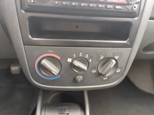 Opel Corsa 1.2 16V Confort 14