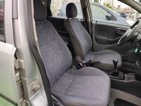 Opel Corsa 1.2 16V Confort 9