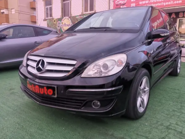 Mercedes-Benz B 180 2