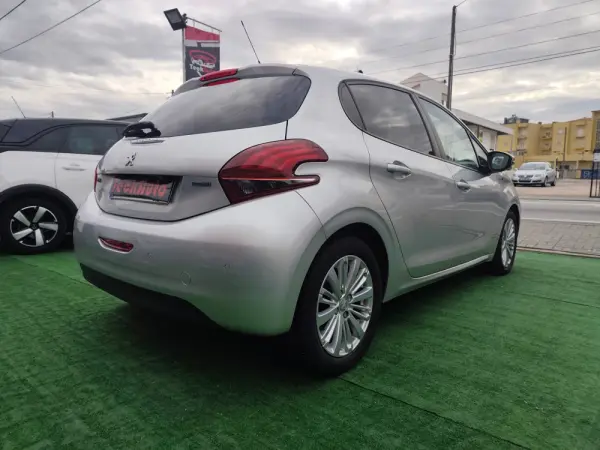 Peugeot 208 1.6 BlueHDi Style 5