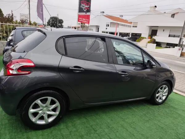 Peugeot 208 1.2 PureTech Active 8