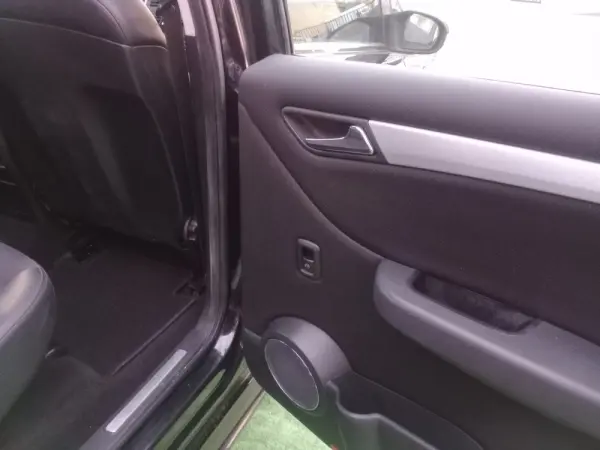 Mercedes-Benz B 180 17