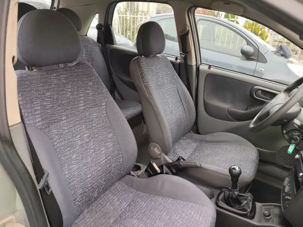 Opel Corsa 1.2 16V Confort 8