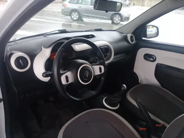 Renault Twingo SCe 70 S&S LIMITED 2018 9