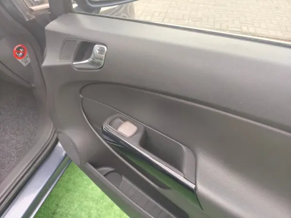 Opel Corsa 1.2 Cosmo 15